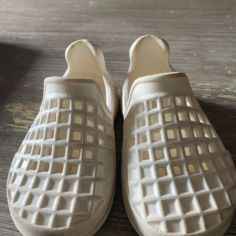 Lusso Cloud Kids White Slip-On Shoes size 9